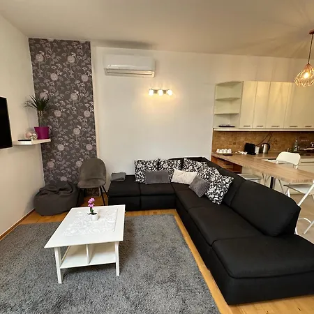 Centroom Lägenhet